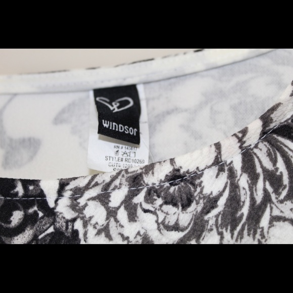 Beautiful Windsor Dress🤍 - Picture 6 of 8